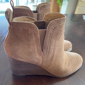 Crown Vintage Women's Brown Suede Ankle Booties 3.5” heel
